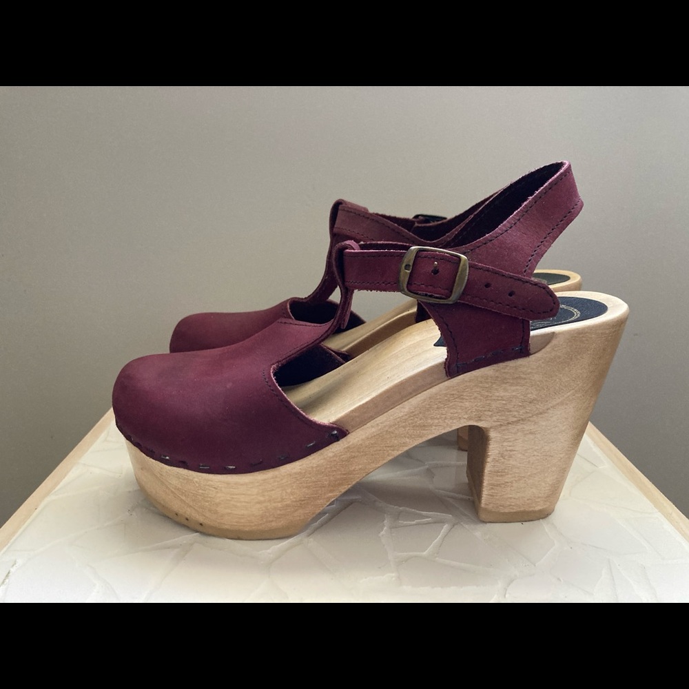 No. 6 Burgundy Clogs Size 37